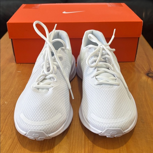 ✔️Size 10 - NWT: NIKE - Women's Revolution 7 Running Shoes - Picture 4 of 13